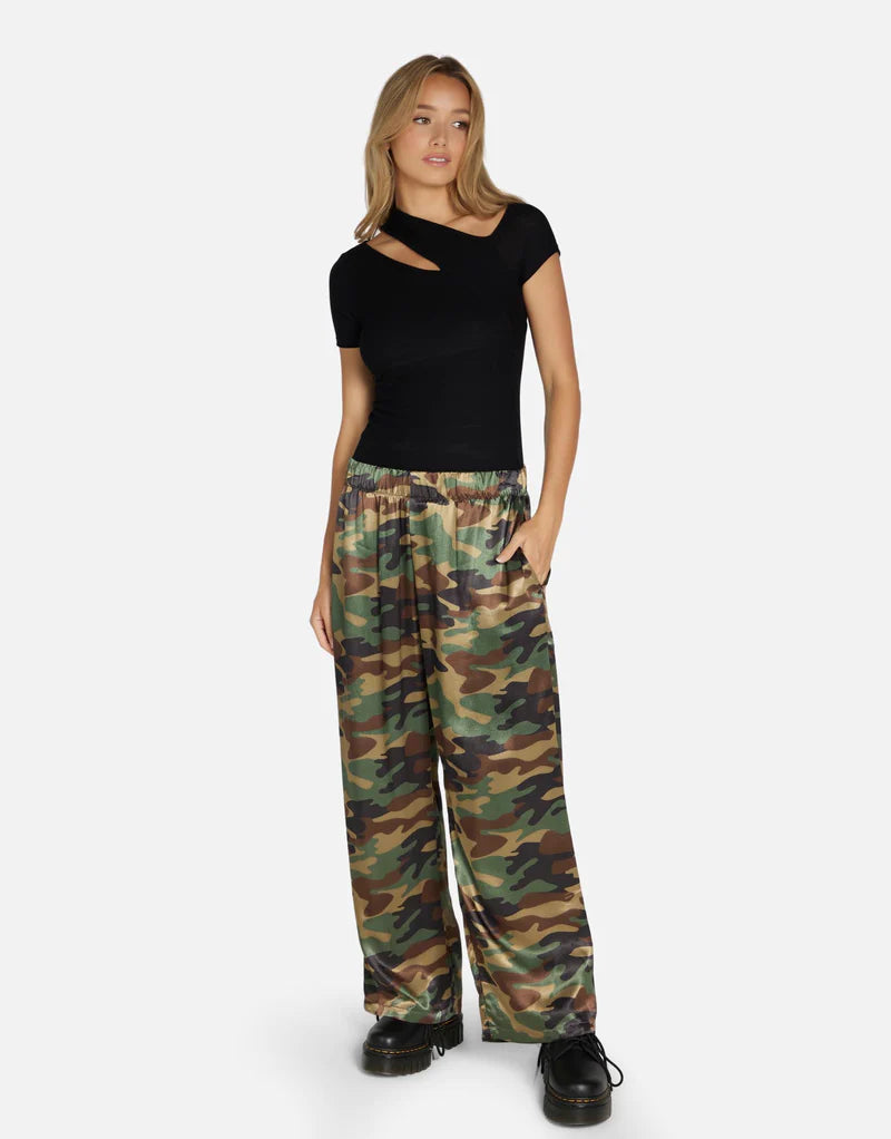 Octavius Top by Michael Lauren | Made in LA 95% Siro Viscose 5% Spandex Machine Wash Cold, Lay Flat to Dry ML Signature Soft 2x1 Rib Knit Fabric Fitted Silhouette Double Lined MODEL & FIT INFO Fits True to Size Modeled in Size S Height: 5 '9" / Waist: 23" / Bust: 31" / Hips: 34" | Coretrade Located in Boca Raton
